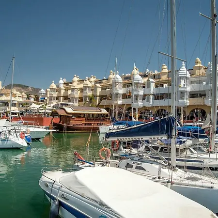 Happy Puerto Marina Benalmádena Exterior photo
